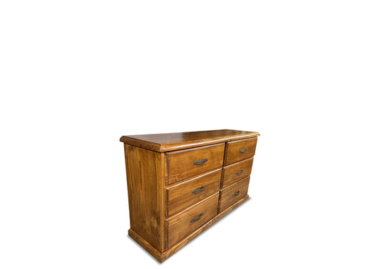 Hinterland Chest
