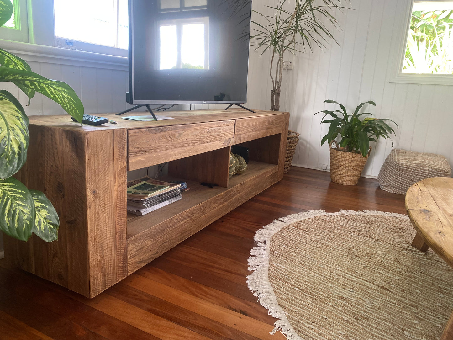 Plantation Entertainment Unit - Cubic (2100mm)