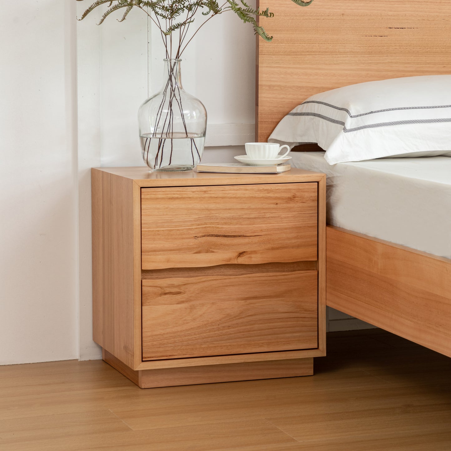 Ridge Bedroom Set (4 Piece)